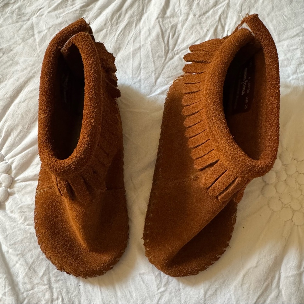 Minnetonka Kids Moccasin Boots - Size 6  $45
